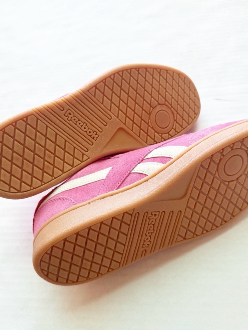 Reebok New Women's Pink Club C Grounds UK Sneakers
Size 7.5 NWOT - Picture 14 of 15